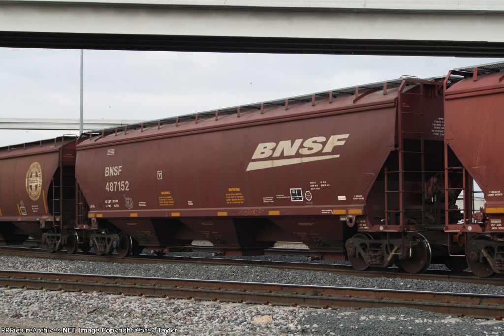 BNSF 487152